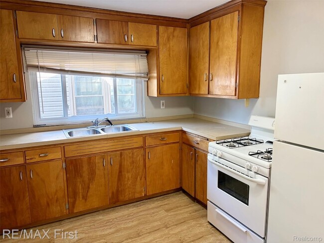 383 W Chesterfield St