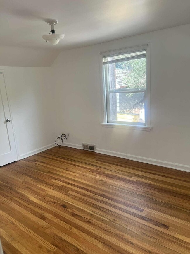 Building Photo - 760 S Lee Ave Unit 1 Rental