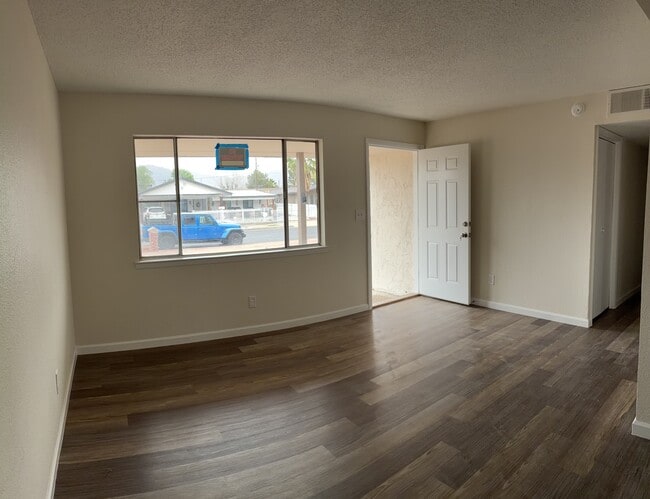 Photo - 5163 Mace St