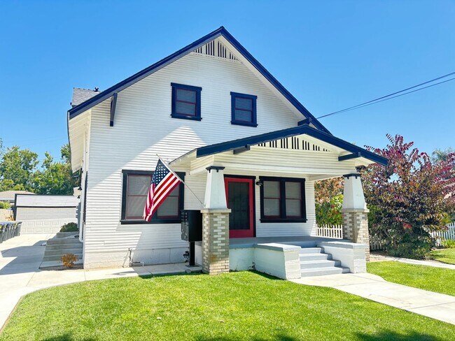 Building Photo - Historic renovated 3 bedroom Craftsman In ... Unit 181 N. Waverly Street Rental