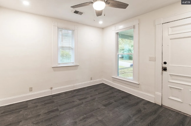 Photo - 689 Vernon Ave SE Unit B