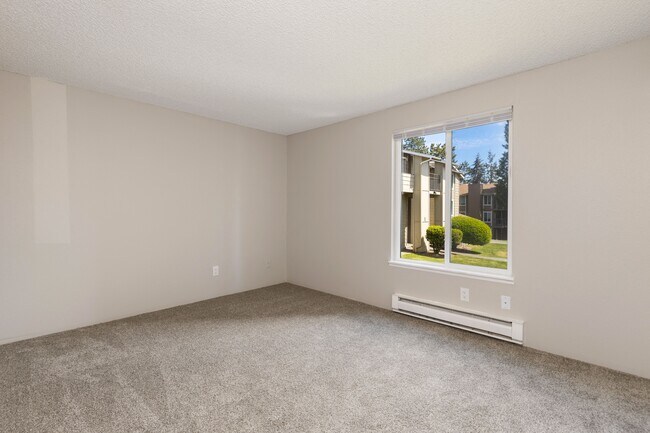 Bedroom w/ carpet and heating