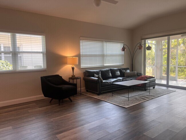 Photo - 2bd/2ba/2 car garage in Venetia