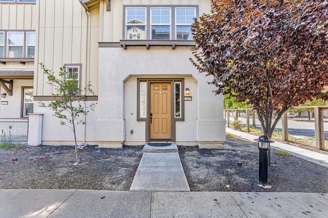 Photo - Beautiful Upgraded 2 Bedroom 2.5 Bath Berr...