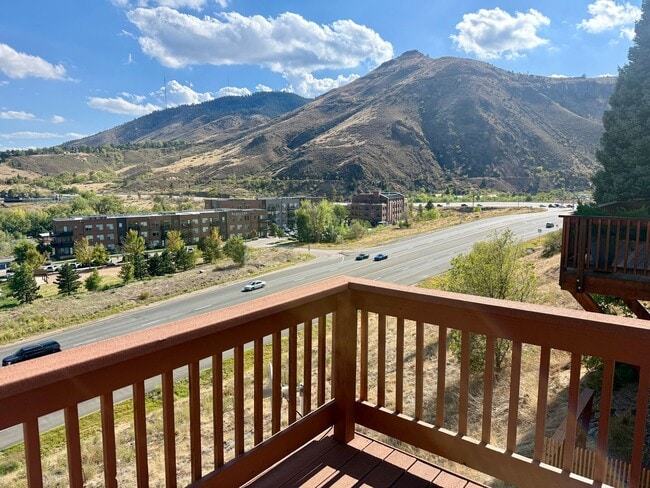 537 Canyon View Dr