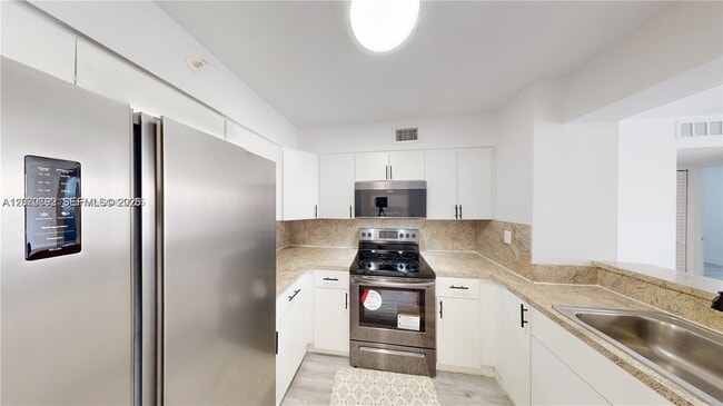 Photo - 501 SW 1st St Unit 607