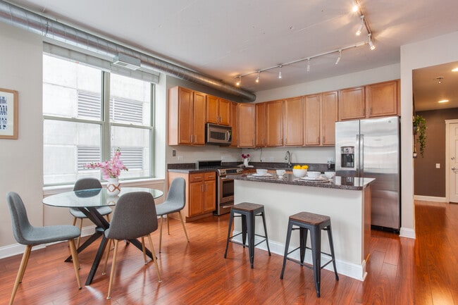 Photo - 1001 W Madison St Unit 214