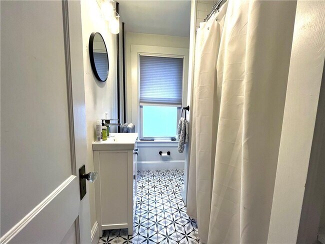 Photo - 18 Apthorp Ave