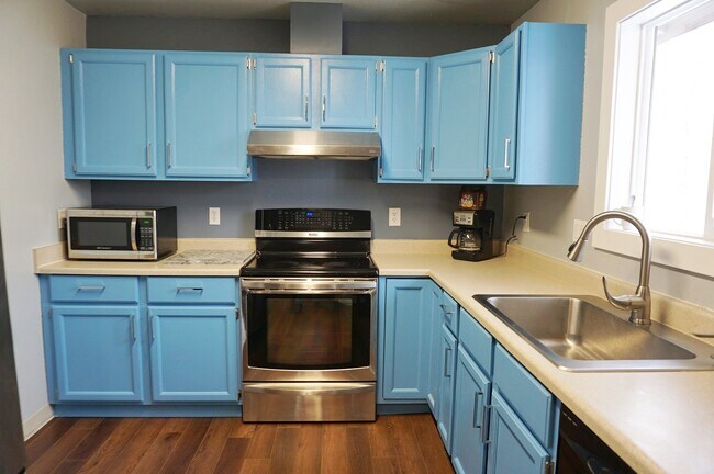 Photo - 1020 Friendly Ln