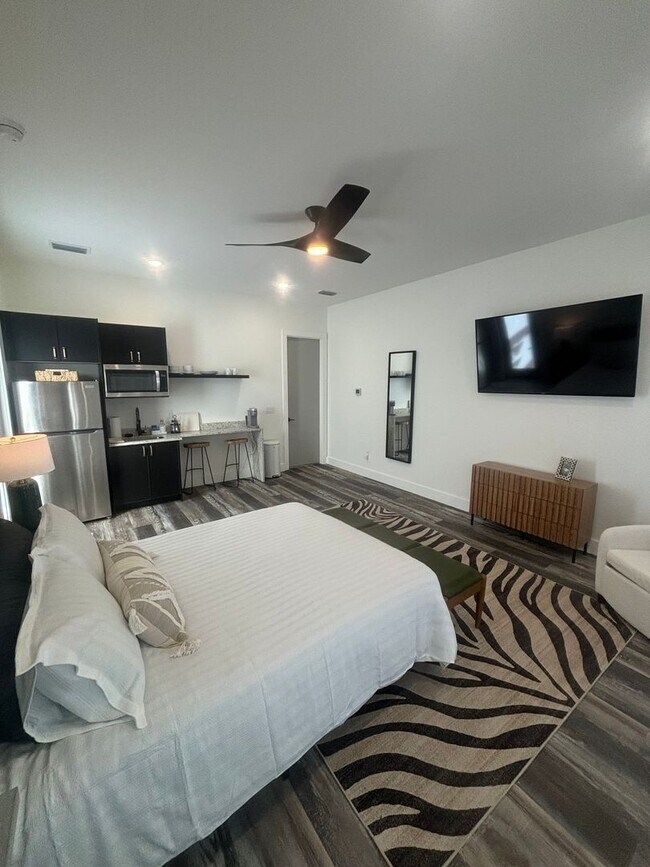 Photo - 1Bd/1Ba in the HEART of Midtown! FULLY FUR... House