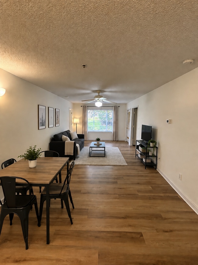 Photo - 1511-101 GRADUATE LN