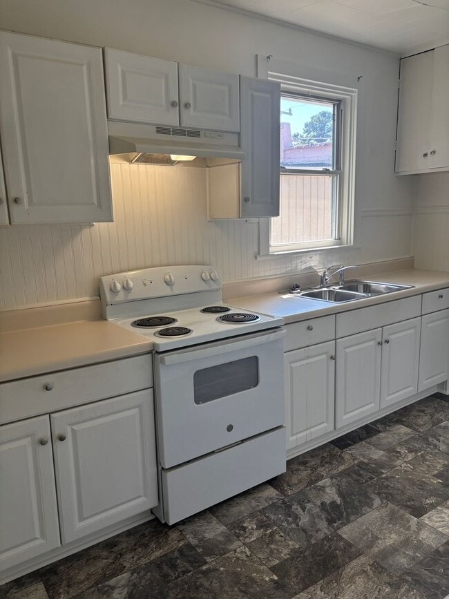 Photo - PRICE REDUCED! 3 Bedroom House