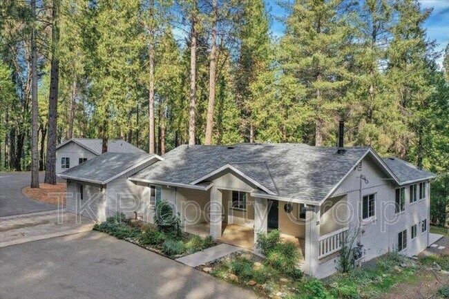 Photo - 301 Woodpecker Lane