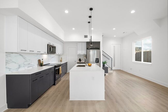 Photo - 1512 Barbee St