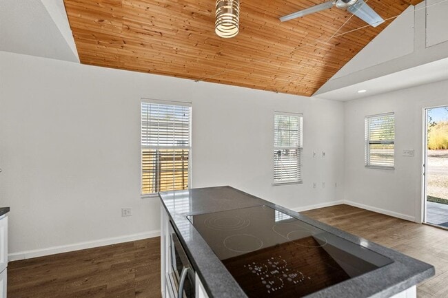 Photo - 13415 Crane Rd