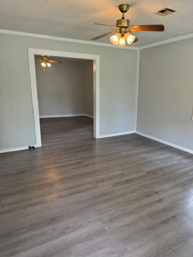 Photo - 2 bedroom 1 bath home close to downtown