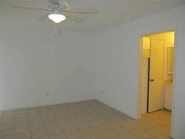 Photo - 16211 Brookvilla Dr