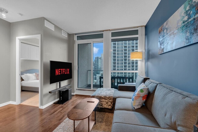 Building Photo - 215 Fort York Blvd