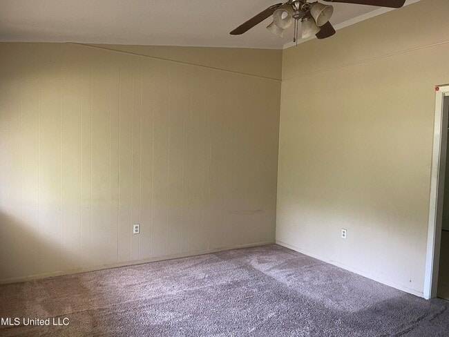 Photo - 1090 Branch St