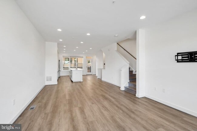 Photo - 16560 Crabbs Branch Way