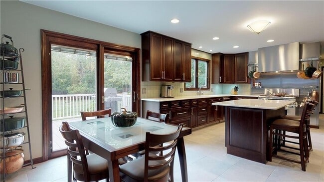 Photo - 48 St George Ct