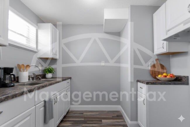 Photo - 216 E 2nd St