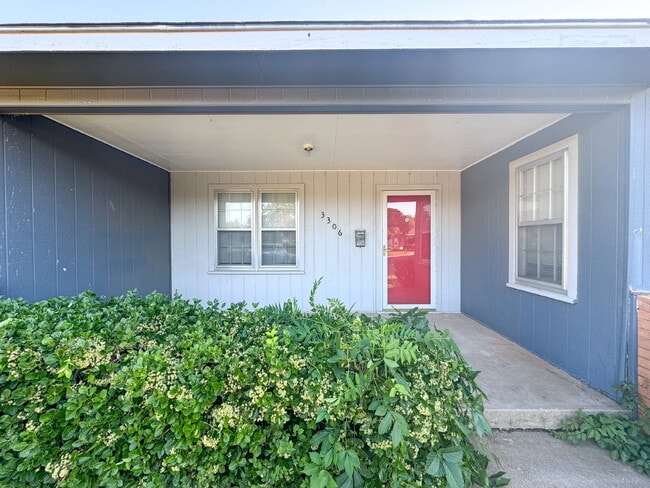 Photo - Charming 2/1/1 With Additional Garage Storage