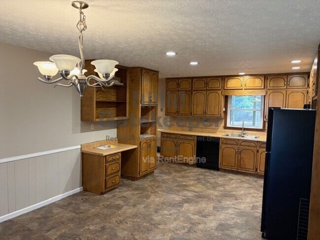 Photo - 185 Redwood Cir