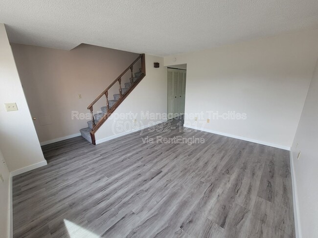 Photo - 140 Van Giesen St
