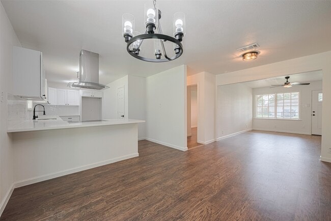 Photo - 2112 Walnut Ln