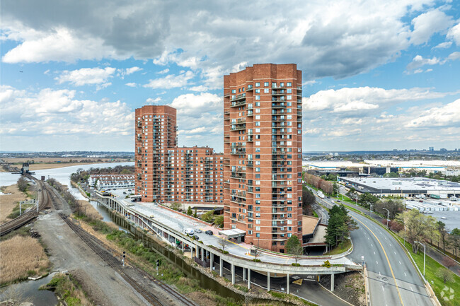 98 Harmon Cove Tower - Harmon Cove Tower Apartments