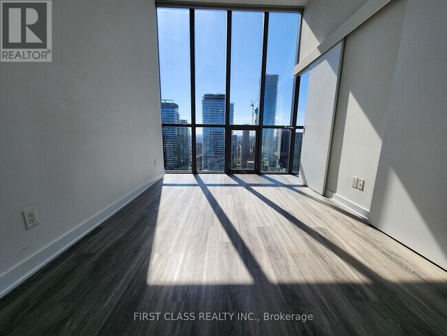 Photo - 110 Charles St E Unité Ph4405