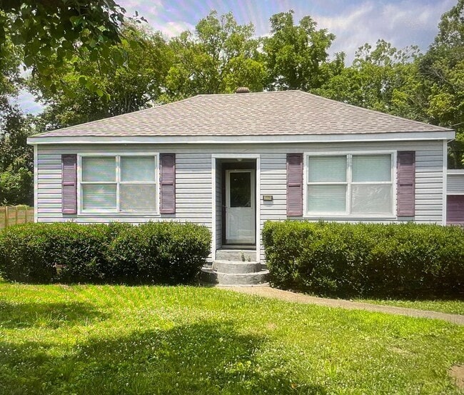 Building Photo - Knoxville 37918 - Adorable Fountain City Rancher with 3 Bedrooms, 1 Bath Rent – $1,550/Month! - C...