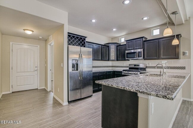 Photo - 2148 William Caples St