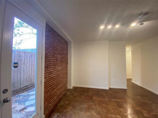 Photo - 1112 Lawrence St Unidad 7