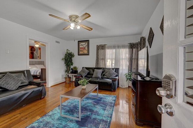 Building Photo - 814 N Buchanan Blvd Unit ID1388446P