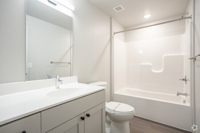 2 BR, 2 BA - 738 sf