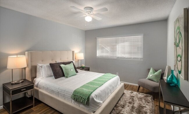 Photo - 4473 Menlo Ave