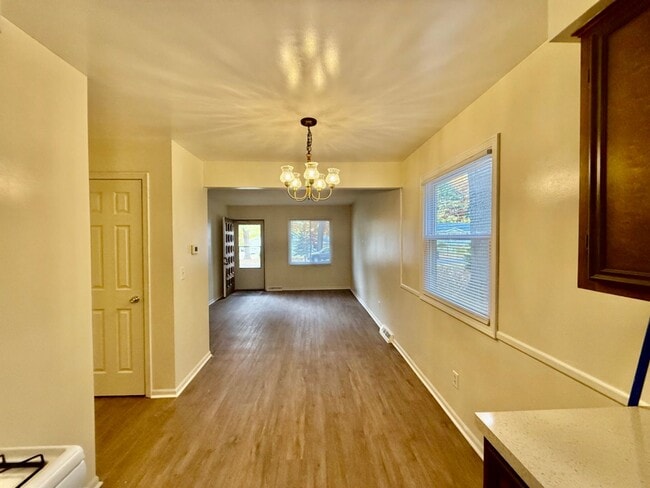 Photo - 2 Bedroom Duplex In Wyoming Available December 1st Unidad 3716 Groveland