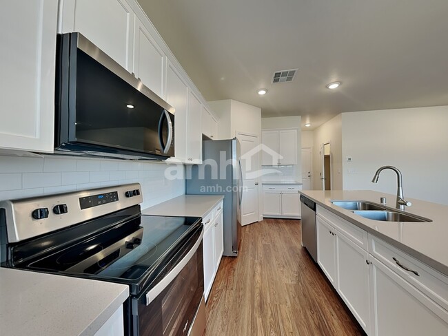 Photo - 2014 Tuch Wy