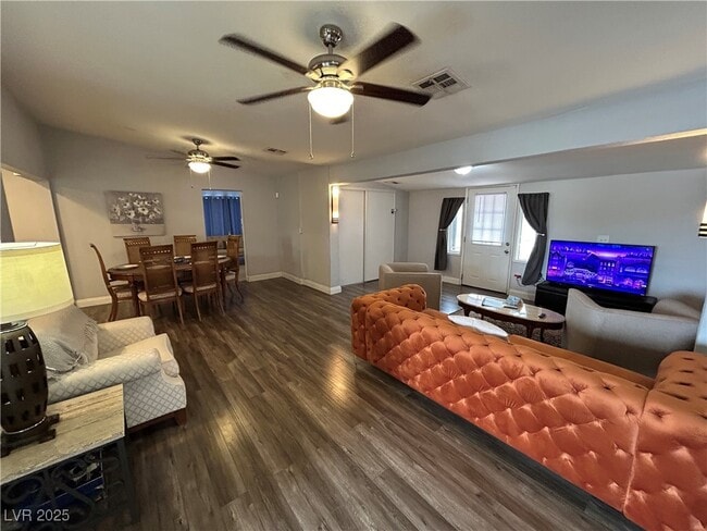 Building Photo - 2020 Santa Paula Dr Rental
