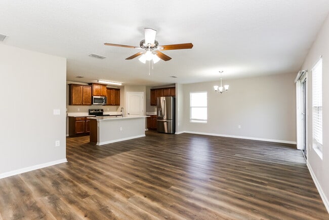 Photo - 8769 Oxfordshire Ave E