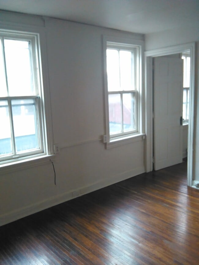 Photo - Video in pictures! 3rd Floor 1 Bedroom in Downtown York
