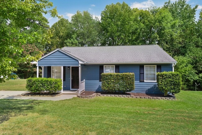 Building Photo - BEAUTIFULLY RENOVATED 3 BEDROOM RANCH, 2 B...