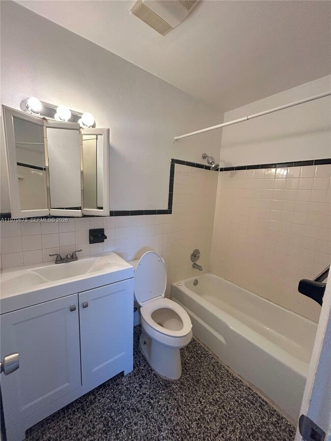 Photo - 1045 N Andrews Ave Unit 5