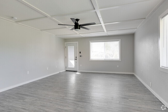 2BR, 1BA - 750SF