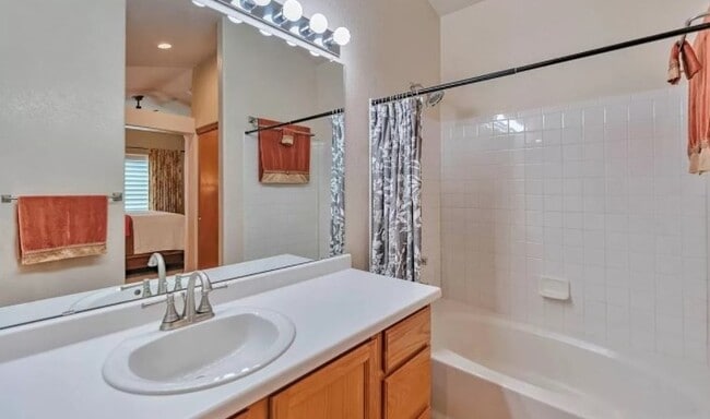 Photo - 2143 S Waco St