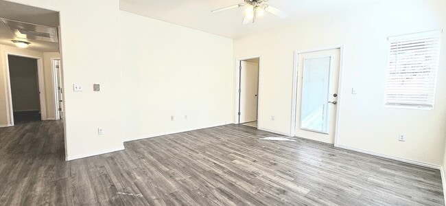 Building Photo - Beautiful 3 Bedroom, 2 Bath Condo In The NE!
