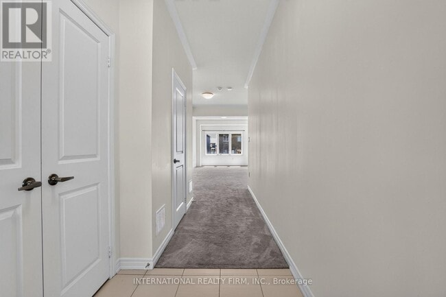 Photo - 240 Ridley Cres