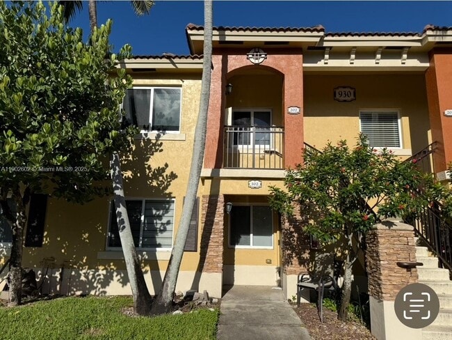 Building Photo - 930 NE 34th Ave Unit 102